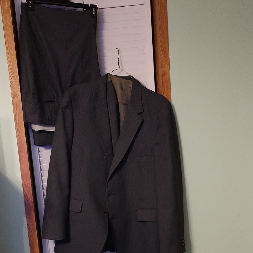 Men's Classic Gray 3 Piece Pin Stripe Suit